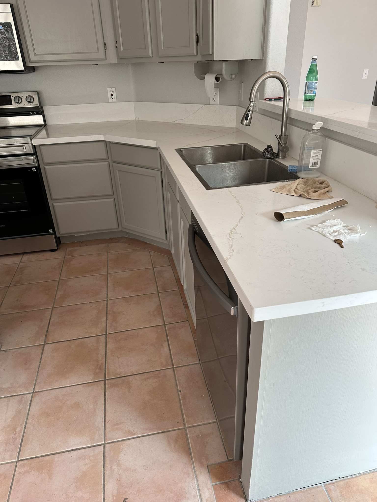 Kitchen before move-out cleaning in Peoria
